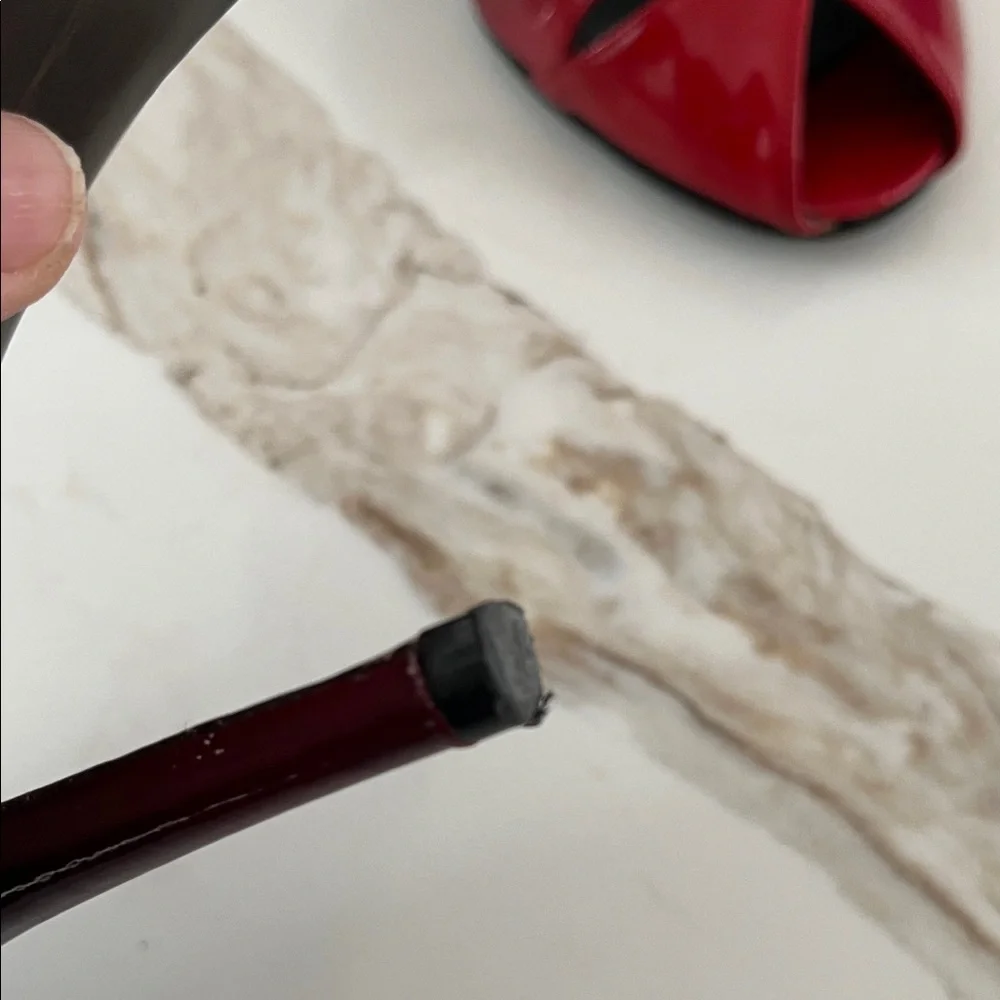 Elegant Ombré Red Stuart Weitzman patent leather peep-Toe 4” Heels - Picture 9 of 10